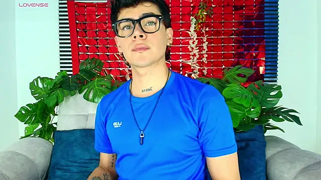 Snapshot of CamiiGuzmanX chatting on 02-27-26, 08:41 CamiiGuzmanX online show from 02-27-26, 08:41