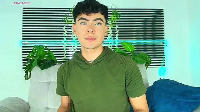 CamiiGuzmanX online show from 01-14-26, 08:12