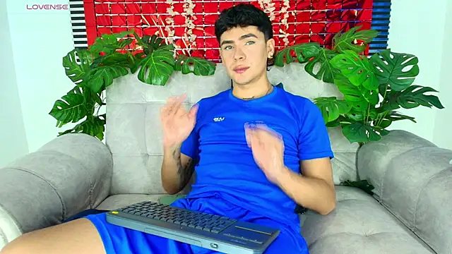 Snapshot of CamiiGuzmanX chatting on 02-21-26, 09:39 CamiiGuzmanX online show from 02-21-26, 09:39