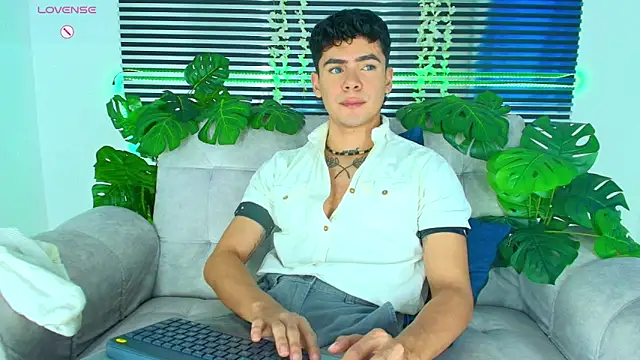 CamiiGuzmanX online show from 03-15-26, 05:09