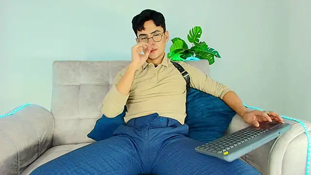 Snapshot of CamiiGuzmanX chatting on 09-24-25, 07:53 CamiiGuzmanX online show from 09-24-25, 07:53