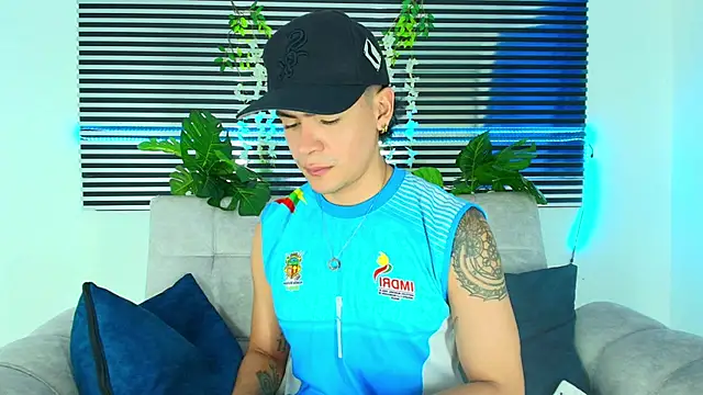 Snapshot of CamiiGuzmanX chatting on 02-10-26, 07:57 CamiiGuzmanX online show from 02-10-26, 07:57