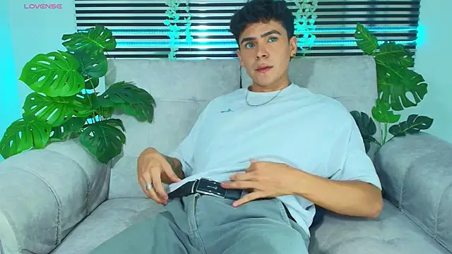 CamiiGuzmanX online show from 04-08-26, 11:39