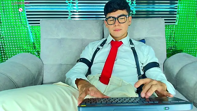 CamiiGuzmanX online show from 03-27-26, 09:38