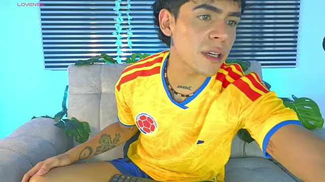 CamiiGuzmanX online show from 06-17-26, 08:19