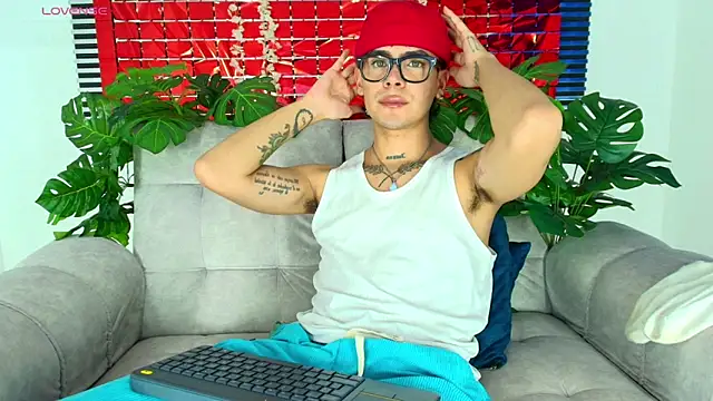 Snapshot of CamiiGuzmanX chatting on 02-20-26, 09:28 CamiiGuzmanX online show from 02-20-26, 09:28