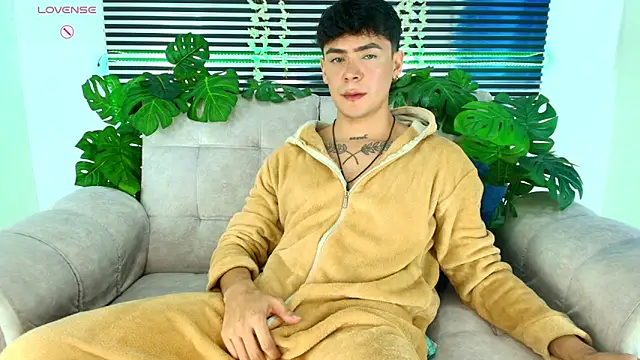 CamiiGuzmanX online show from 03-11-26, 09:31