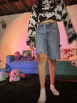 Snapshot of kaori_77 chatting on 11-25-25, 04:24 kaori 77 online show from 11-25-25, 04:24