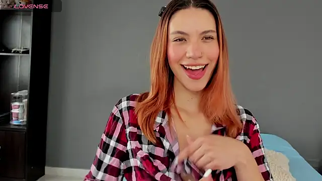 Snapshot of AntonellaaRossii chatting on 09-15-25, 01:44 AntonellaaRossii online show from 09-15-25, 01:44