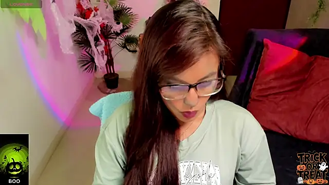 Cameroon-Diaz online show from 10-30-25, 01:53