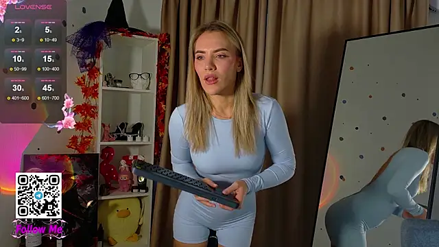 HoneyJohansson online show from 11-13-25, 06:17