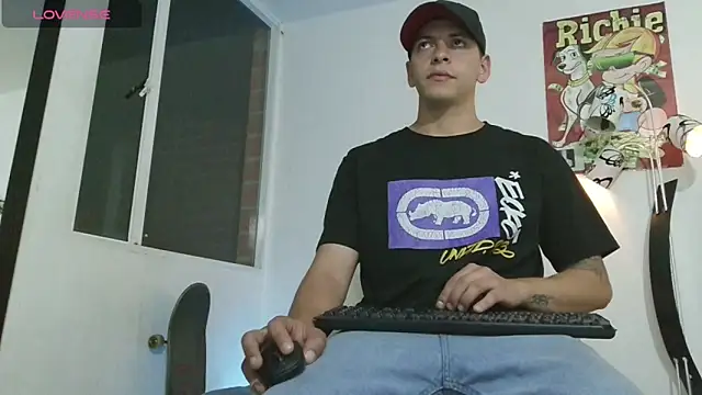 Thomasjons  online show from 06-14-26, 02:24