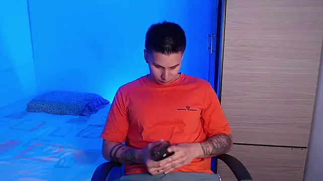 valentinosex1 online show from 12-21-25, 10:32