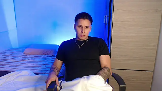 valentinosex1 online show from 02-16-26, 11:46