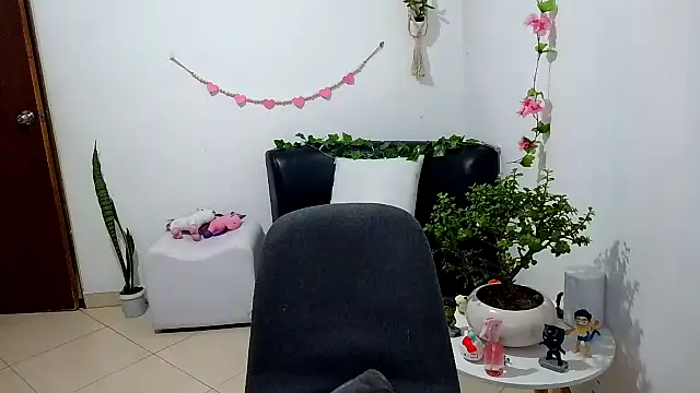 Zendaya11 online show from 11-08-25, 06:28