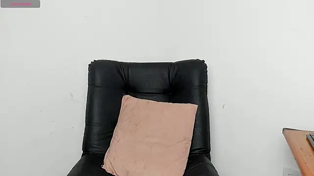 axel davis  online show from 12-23-25, 01:38