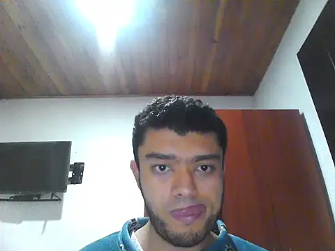 Snapshot of Mario6821 chatting on 06-08-26, 02:12 Mario6821 online show from 06-08-26, 02:12