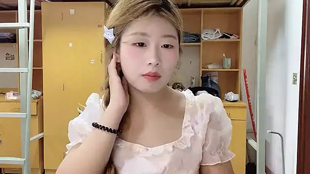 xiaoyan1314 online show from 09-10-25, 04:44