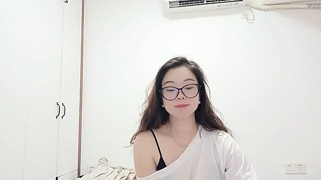 xiaoyan1314 online show from 11-29-25, 04:40