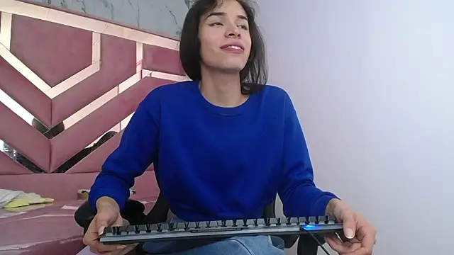 Mia swift ch online show from 10-18-25, 03:14
