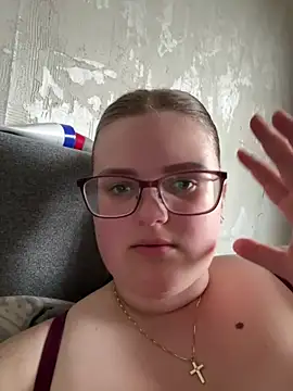 Snapshot of CurvyPaar2 chatting on 04-19-26, 12:17 CurvyPaar2 online show from 04-19-26, 12:17