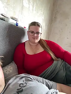 Snapshot of CurvyPaar2 chatting on 04-20-26, 02:18 CurvyPaar2 online show from 04-20-26, 02:18