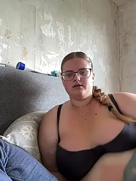 Snapshot of CurvyPaar2 chatting on 06-15-26, 12:27 CurvyPaar2 online show from 06-15-26, 12:27