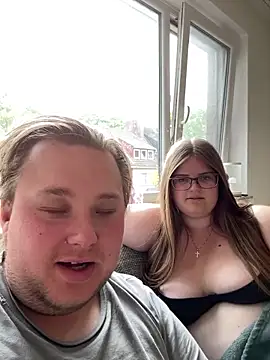Snapshot of CurvyPaar2 chatting on 05-11-26, 04:04 CurvyPaar2 online show from 05-11-26, 04:04
