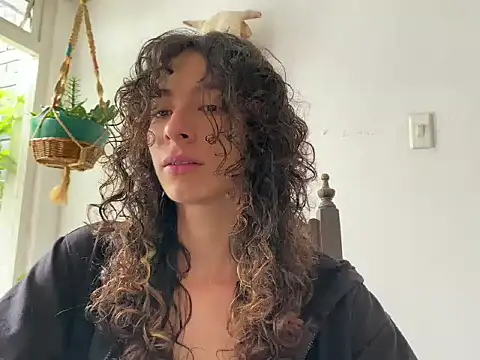 camille delrey online show from 10-30-25, 04:26