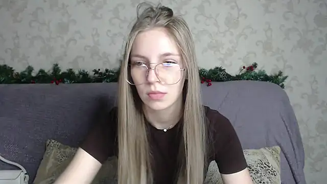 HitGyrl online show from 12-21-25, 01:08