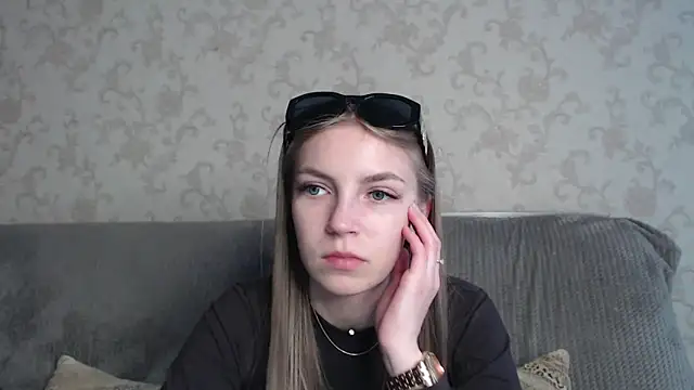 Snapshot of HitGyrl chatting on 04-30-26, 08:10 HitGyrl online show from 04-30-26, 08:10