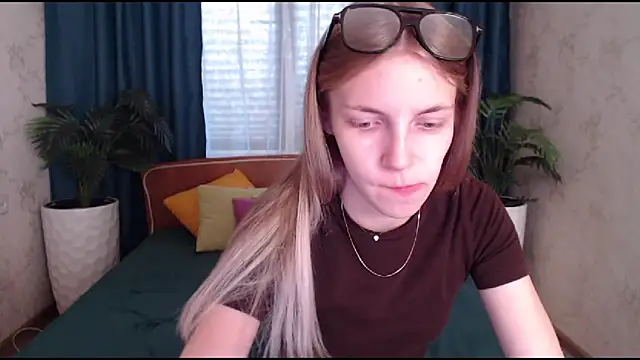 HitGyrl online show from 10-09-25, 08:15