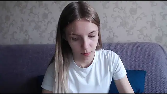 HitGyrl online show from 10-29-25, 08:13