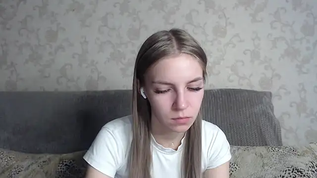 HitGyrl online show from 03-11-26, 01:32