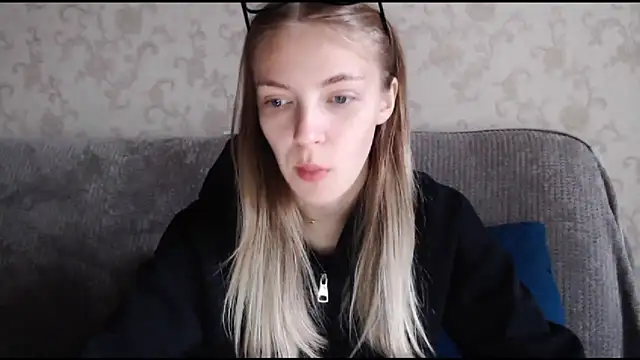 HitGyrl online show from 10-04-25, 02:35