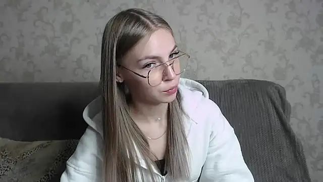 HitGyrl online show from 03-07-26, 07:59