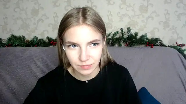 HitGyrl online show from 12-16-25, 04:28