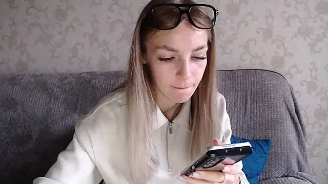 HitGyrl online show from 09-09-25, 01:05