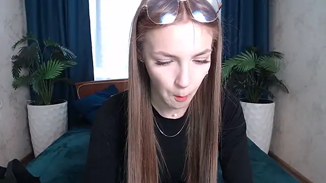 Snapshot of HitGyrl chatting on 05-18-26, 08:08 HitGyrl online show from 05-18-26, 08:08