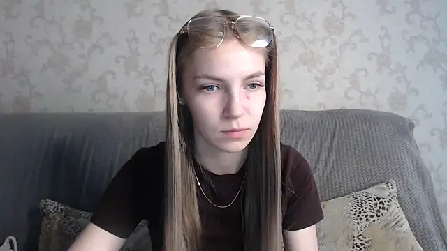 Snapshot of HitGyrl chatting on 05-26-26, 01:04 HitGyrl online show from 05-26-26, 01:04