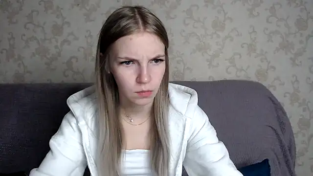 HitGyrl online show from 11-23-25, 01:04