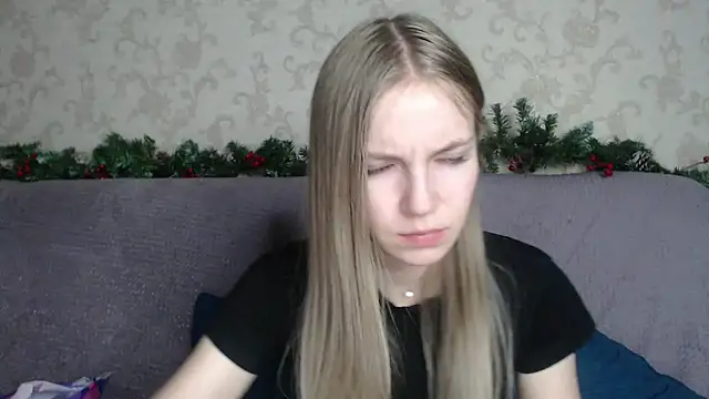 HitGyrl online show from 12-19-25, 02:26