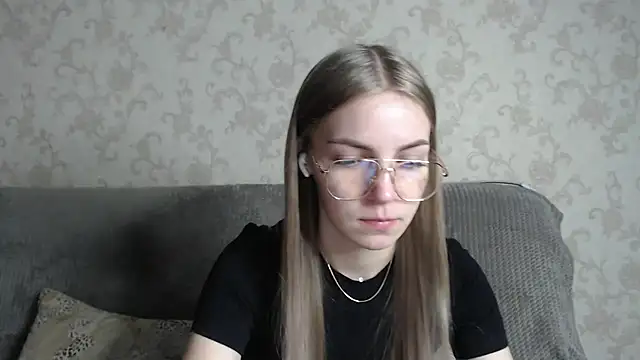 HitGyrl online show from 02-25-26, 01:06