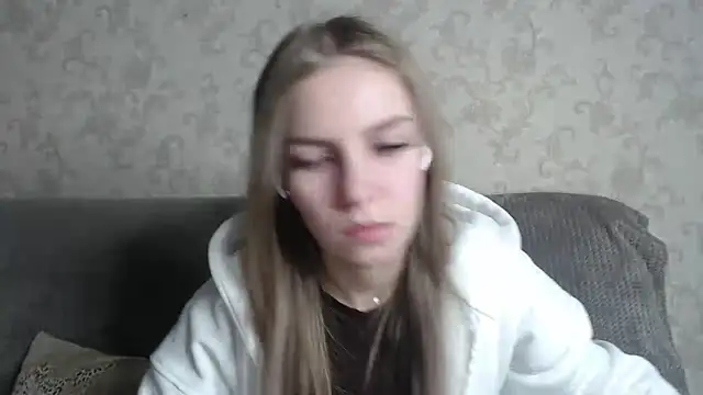 HitGyrl online show from 03-04-26, 01:02