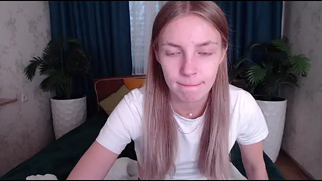 HitGyrl online show from 10-30-25, 08:12