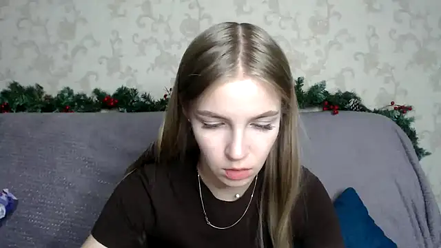 HitGyrl online show from 12-16-25, 04:33