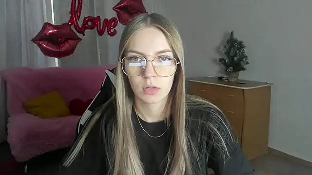 HitGyrl online show from 03-03-26, 01:12