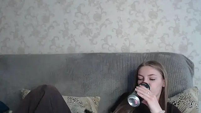 HitGyrl online show from 04-22-26, 04:41