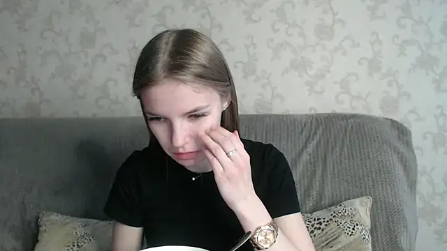 HitGyrl online show from 04-23-26, 01:23