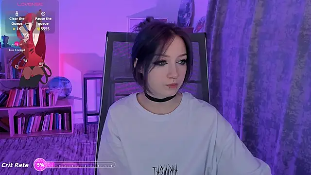 Snapshot of LiliLuna chatting on 10-10-25, 10:49 LiliLuna online show from 10-10-25, 10:49